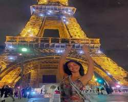 Cindy is fond of traveling and was in Paris in October 2021.
